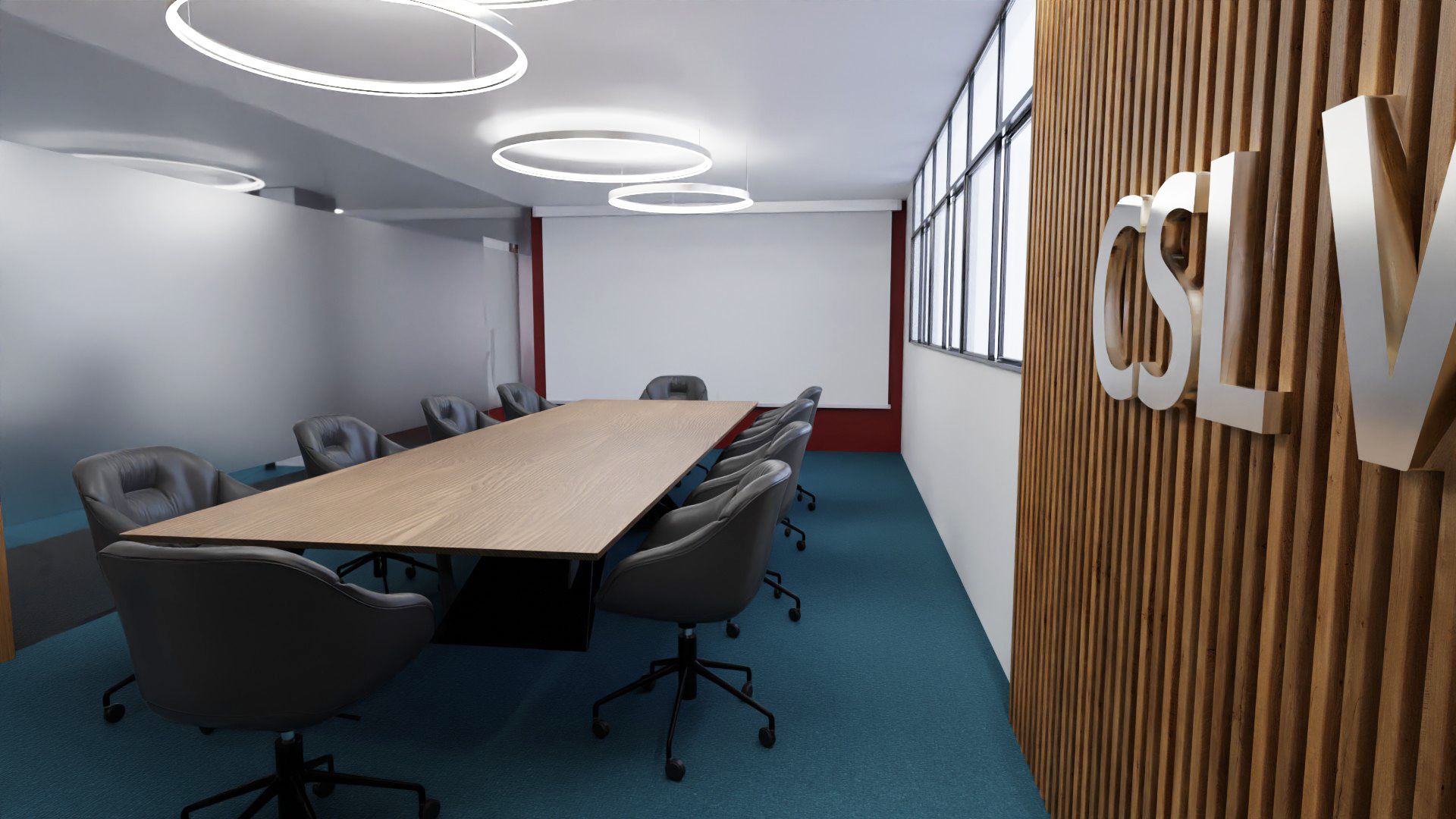 Sala de reunião com mesa comprida de madeira, cadeiras cinza escuras e uma parede de madeira ripada com a marca em relevo, junto às janelas.