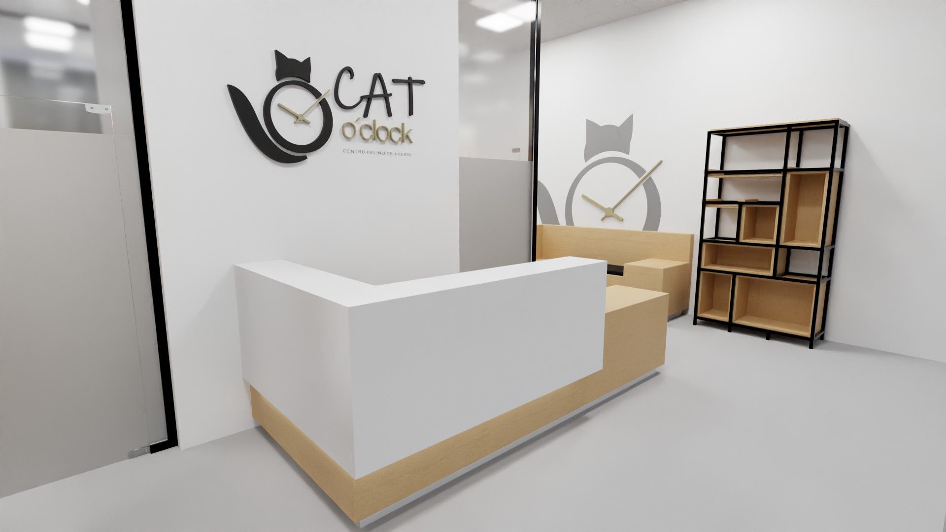 Balcão de receção branco e madeira clara com o logótipo Cat o'clock em relevo na parede e uma estante metálica ao lado.
